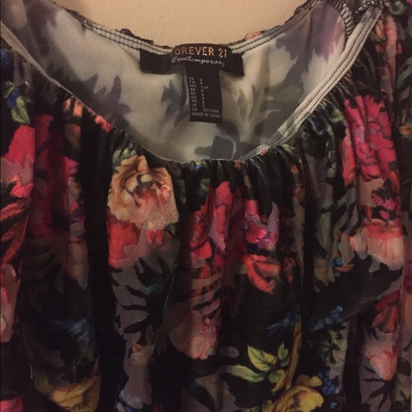 Off the shoulder floral crop top - Picture 2 of 5